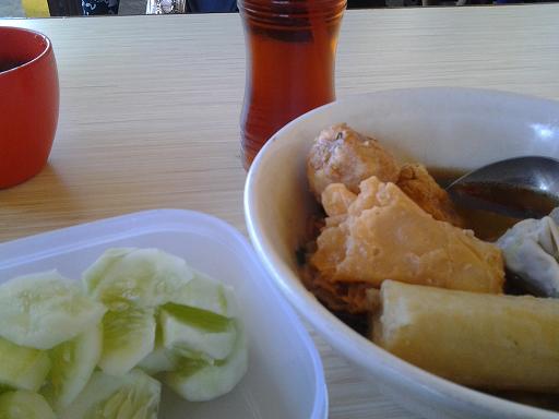 Makan timun sebelum makan bakso