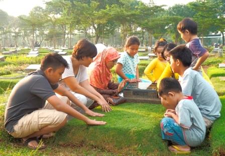 ziarah dulu sebelum makan masakan oma