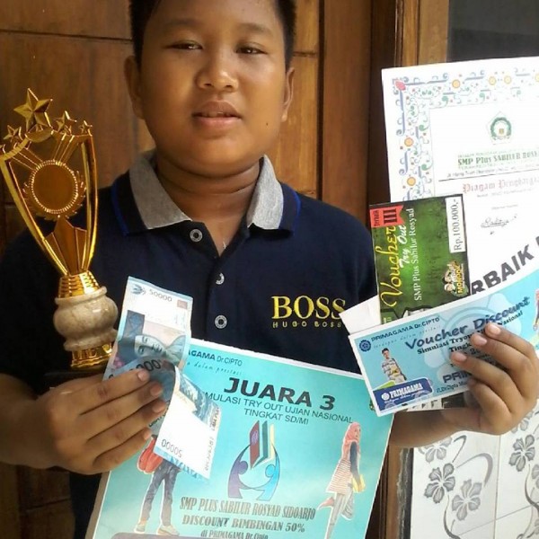 Radit sang juara