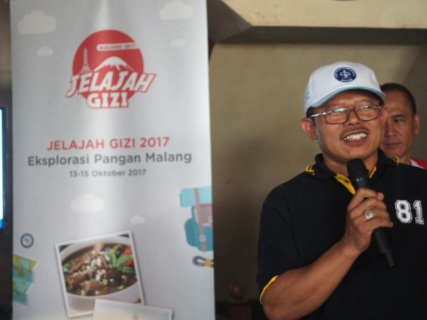 Profesor Ahmad yang selalu penuh canda