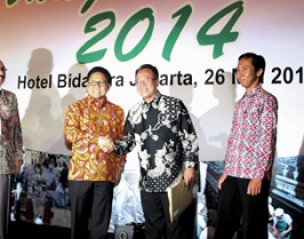 <strong>Head of Corporate Affairs Sarihusada Arif Mujahidin menerima Penghargaan Zero Accident Award tahun 2</strong>